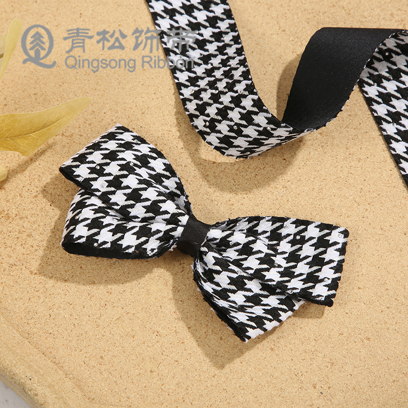Green pine ribbons, black and white embossed diamond checkered woven ribbons, bow ribbons, ribbon cards, DIY through woven ribbons, children's hair accessories, diy pendants, gift packaging, clothing materials, clothing accessories, lace, flower packaging, ribbon cakes, gift boxes, binding straps details Picture