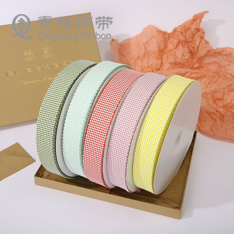 Green pine ribbons, fresh wavy fine checkered webbing, bow ribbons, ribbon cards, DIY through webbing, children's hair accessories, lace pendants, gift packaging, clothing materials, clothing accessories, lace, flower packaging, ribbon cakes, gift boxes, binding straps