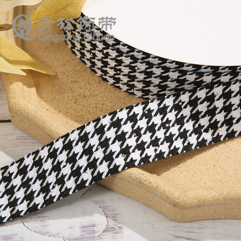 Green pine ribbons, black and white embossed diamond checkered woven ribbons, bow ribbons, ribbon cards, DIY through woven ribbons, children's hair accessories, diy pendants, gift packaging, clothing materials, clothing accessories, lace, flower packaging, ribbon cakes, gift boxes, binding straps