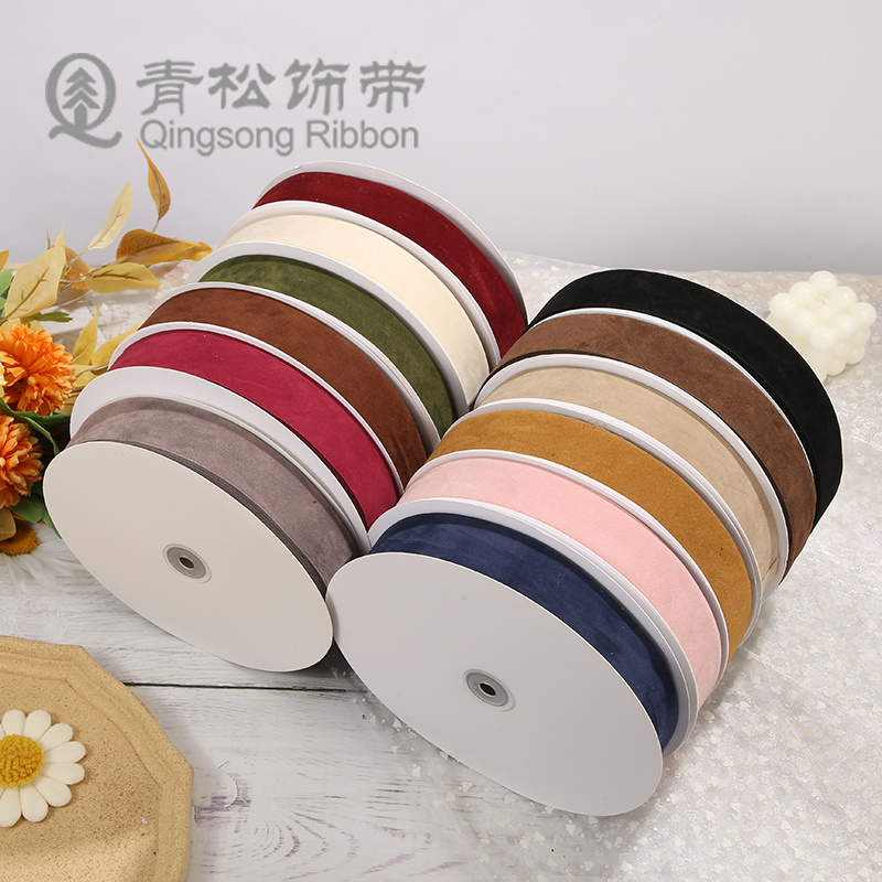 Green pine ribbons, double-sided deerskin velvet woven ribbons for autumn and winter, bow ribbon cards, DIY woven ribbons, children's hair accessories, diy pendants, gift packaging, clothing materials, clothing accessories, lace, flower packaging ribbons, cake gift boxes, binding straps Application Scenario