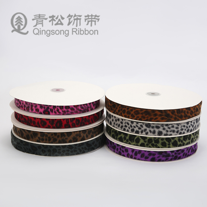Pine ribbons, leopard print woven ribbons, thick single-sided bow ribbon cards for autumn and winter, DIY through woven ribbons, children's hair accessories, diy pendants, gift packaging, clothing materials, clothing accessories, lace, flower packaging ribbons, cake gift boxes, binding ribbons Application Scenario