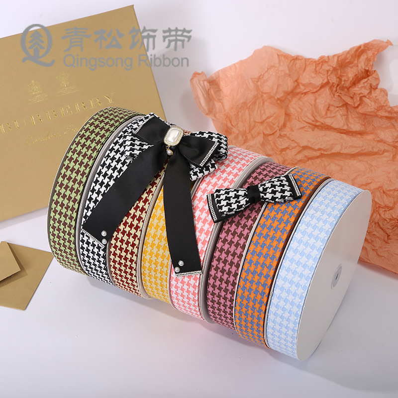 Green pine ribbons, autumn and winter textiles, checkered ribbons, bow ribbons, ribbon cards, DIY woven ribbons, children's hair accessories, diy pendants, gift packaging, clothing materials, clothing accessories, lace, flower packaging, ribbon cakes, gift boxes, binding straps details Picture