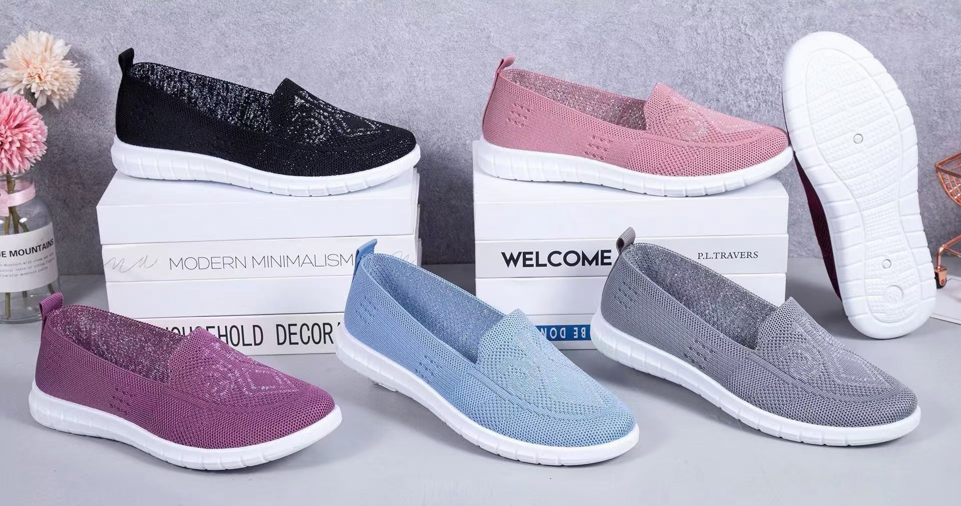 The new Feizhi women's shoes from Must-Win are a bestseller. These one-step women's shoes are trendy, breathable and versatile in spring. Feizhi soft-soled anti-odor youth sports and casual shoes. 43794-04078 Application Scenario