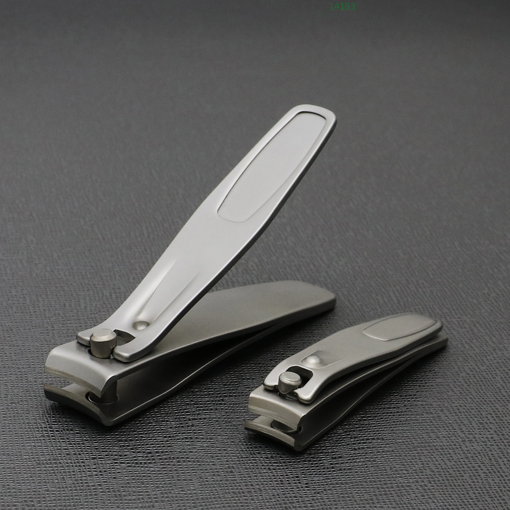 14193 砂光不锈钢高档指甲钳357 刀口锋利 钳身光滑详情3