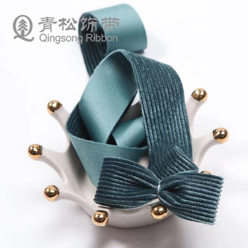 Green pine ribbons for autumn and winter, single-sided Chenille striped velvet ribbons, bow ribbons, DIY children's hair accessories, diy pendants, gift packaging, clothing materials and accessories, lace, flower packaging ribbons, cake gift boxes, binding straps Item Picture