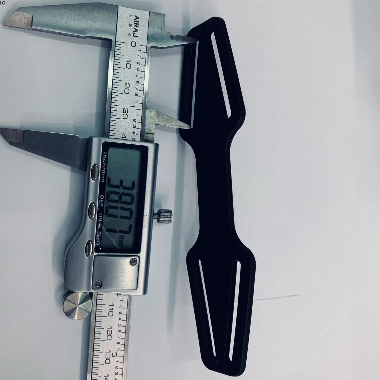 3.8CM black PP material carrying pole, rectangular buckle, webbing buckle, anti-slip buckle, in stock and available for wholesale. We can also ship luggage accessories and buckles details Picture