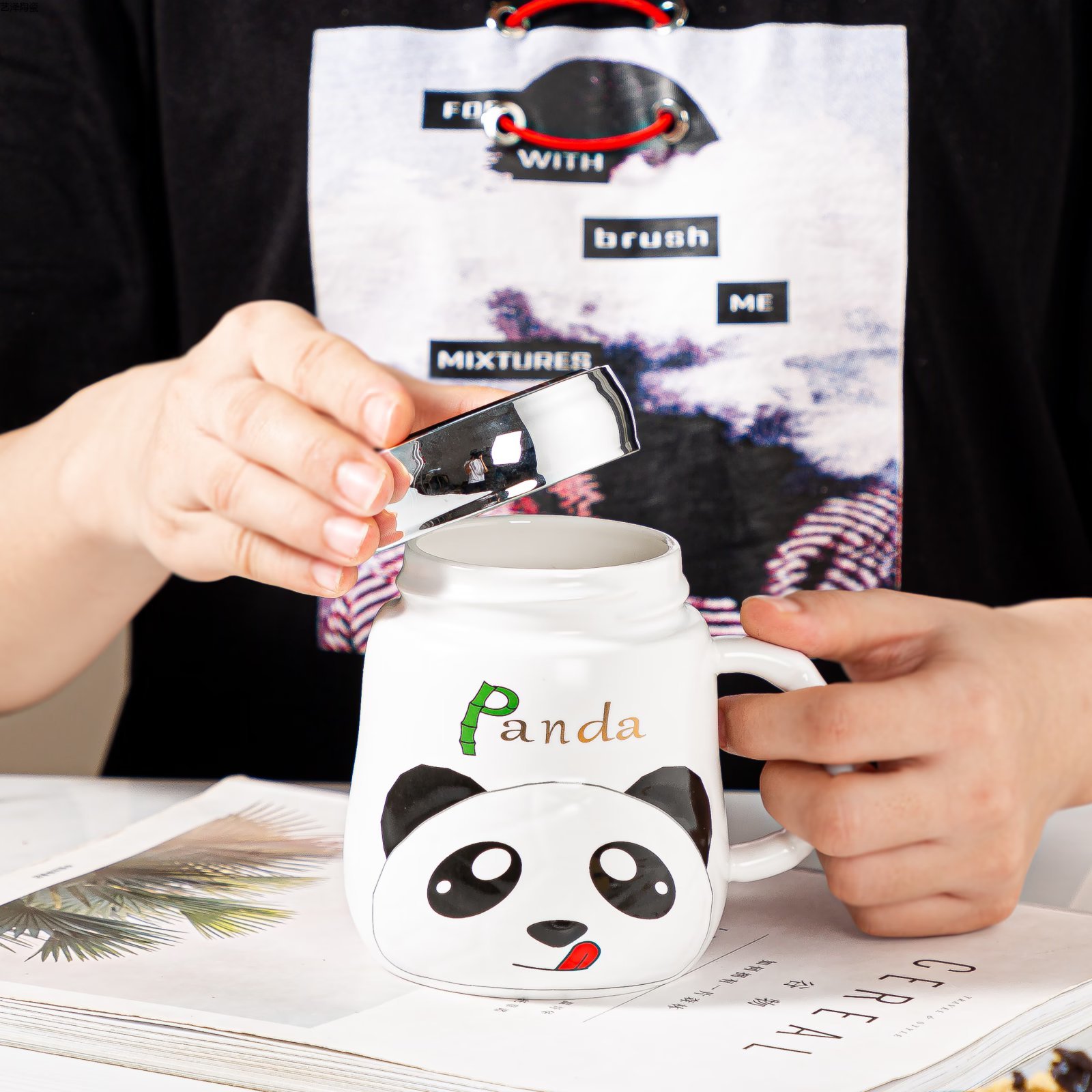 可爱熊猫咖啡杯创意陶瓷杯时尚马克杯色釉水杯详情8