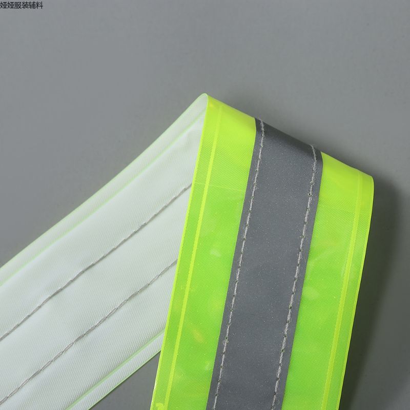Yiwu Good Goods Spot Direct Selling Polyester Reflective Warning Belt Isolation Belt High Light Sanitation Work Clothes Fluorescent Green Can Be Customized -1007/70721 Application Scenario