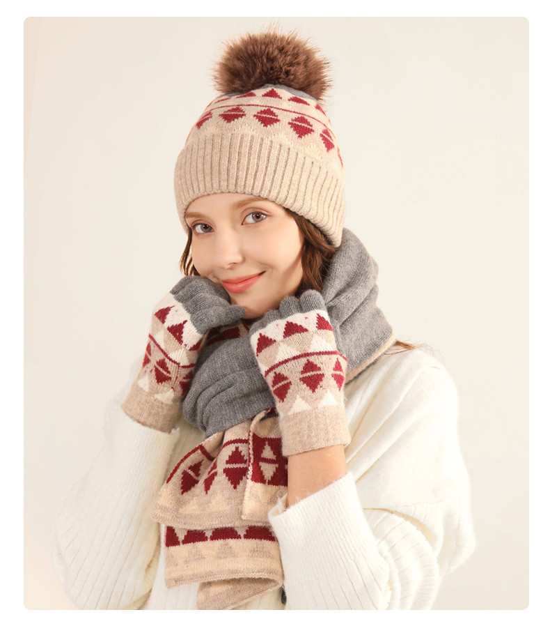 冬季新品日系针织手套围巾帽子三件套羊毛保暖防寒毛球围巾三件套详情13