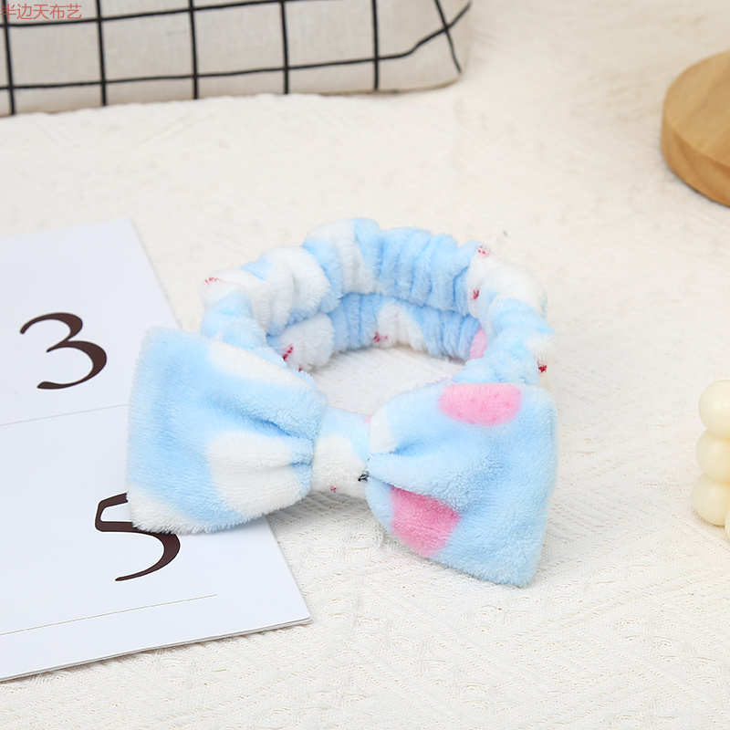 Half the Sky Accessories, a popular online hit, features a plush cartoon bow, a fashionable makeup and hair band for women, a sleeping headband and a headpiece Item Picture