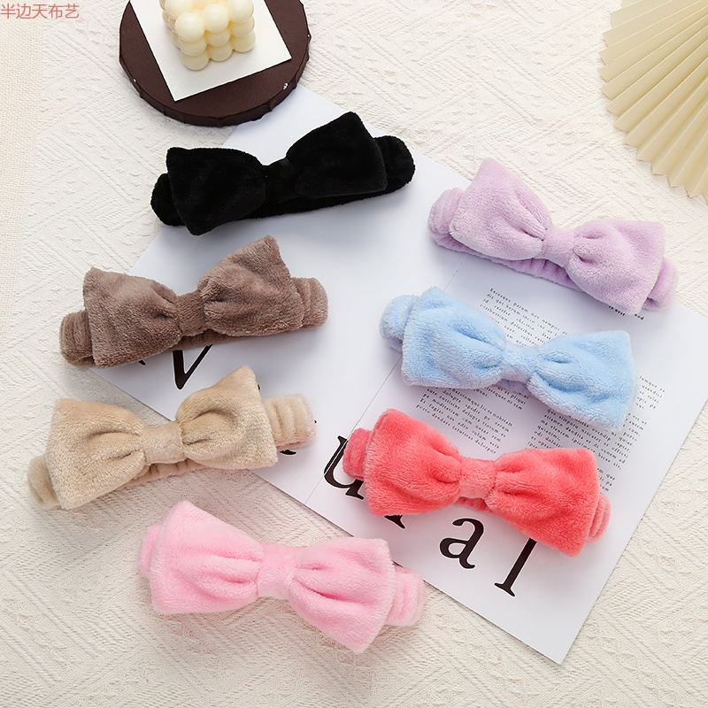 Half the Sky Accessories, a popular online hit, features a plush bow, a fashionable makeup and hair band for women, as well as a sleeping headband and headwear