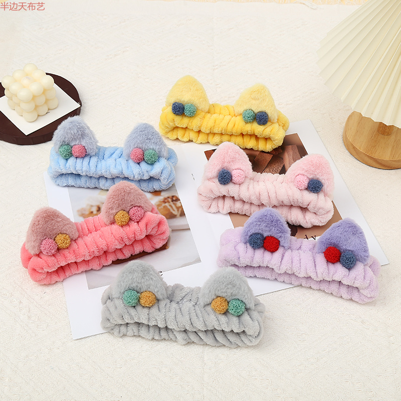 Half the Sky Accessories, a popular online hit, features a plush cat ear fashion makeup and hair band for women, as well as a sleeping headband and headwear