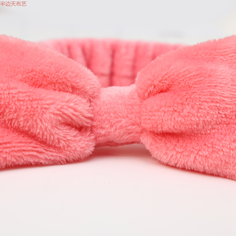 Half the Sky Accessories, a popular online hit, features a plush bow, a fashionable makeup and hair band for women, as well as a sleeping headband and headwear Application Scenario