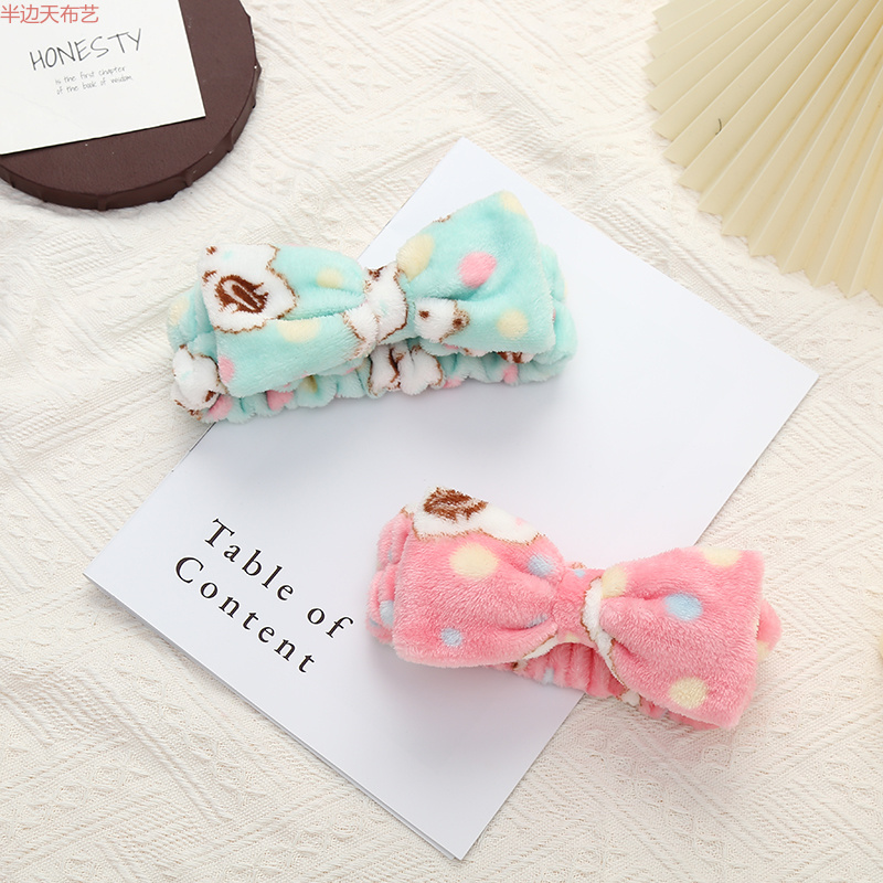 Half the Sky Accessories, a popular online hit, features a plush cartoon bow, a fashionable makeup and hair band for women, a sleeping headband and a headpiece Application Scenario