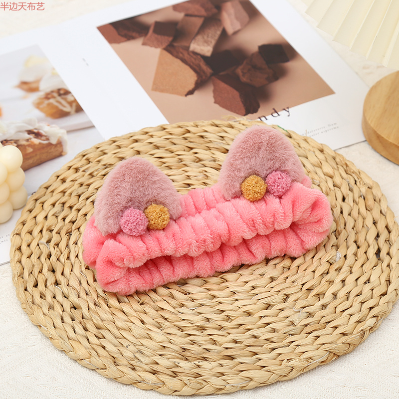 Half the Sky Accessories, a popular online hit, features a plush cat ear fashion makeup and hair band for women, as well as a sleeping headband and headwear details Picture