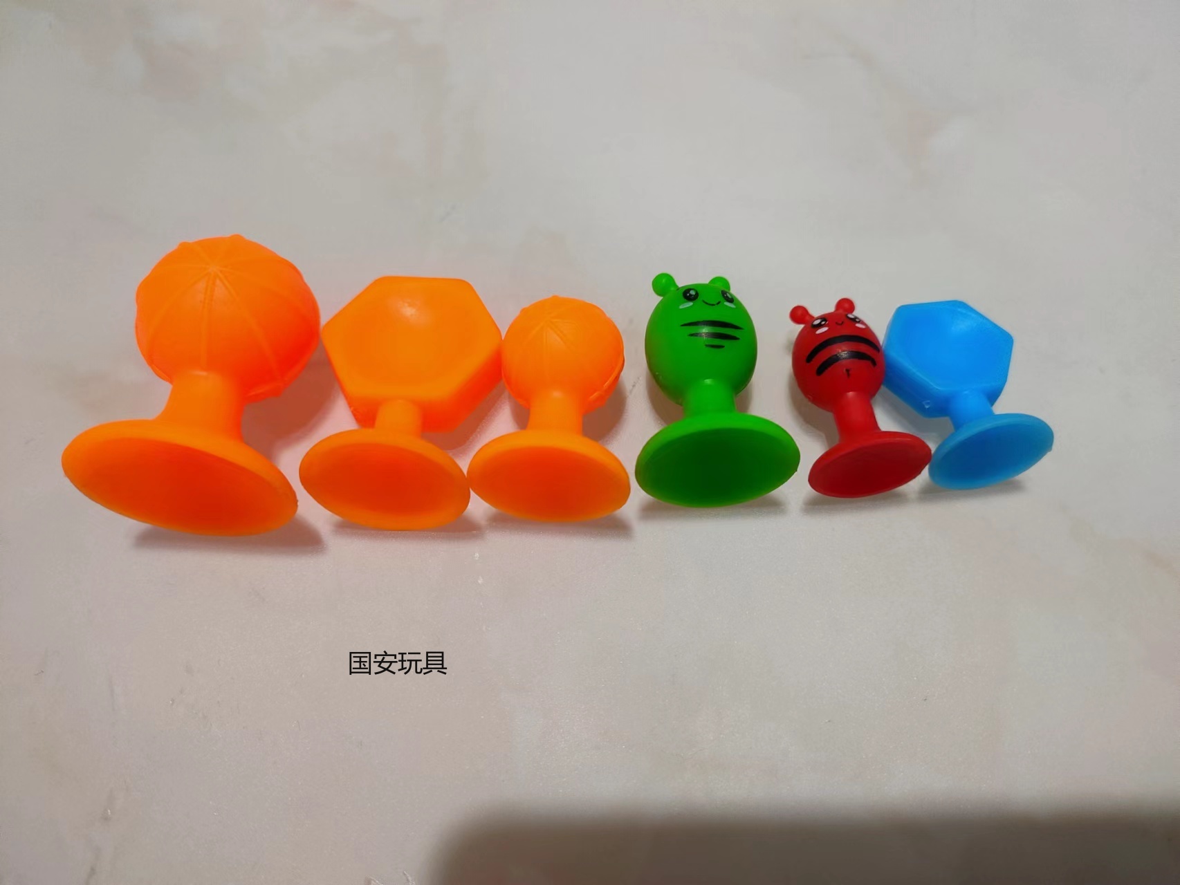 The new "Sucking Bee" toy from Guo 'an Toys is a favorite among children. There are many styles available and they will be dispatched randomly Application Scenario