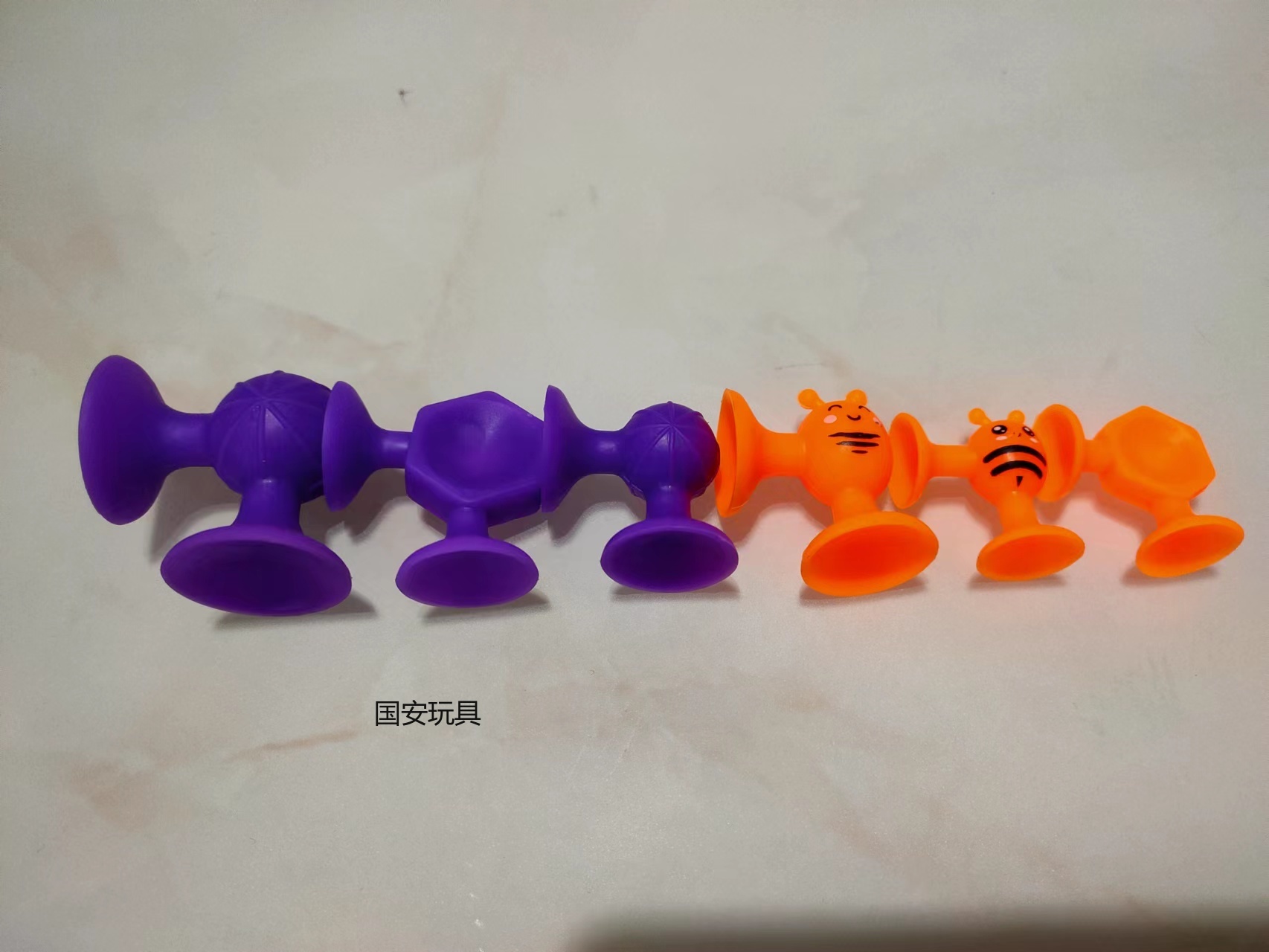 The new "Sucking Bee" toy from Guo 'an Toys is a favorite among children. There are many styles available and they will be dispatched randomly Specification image