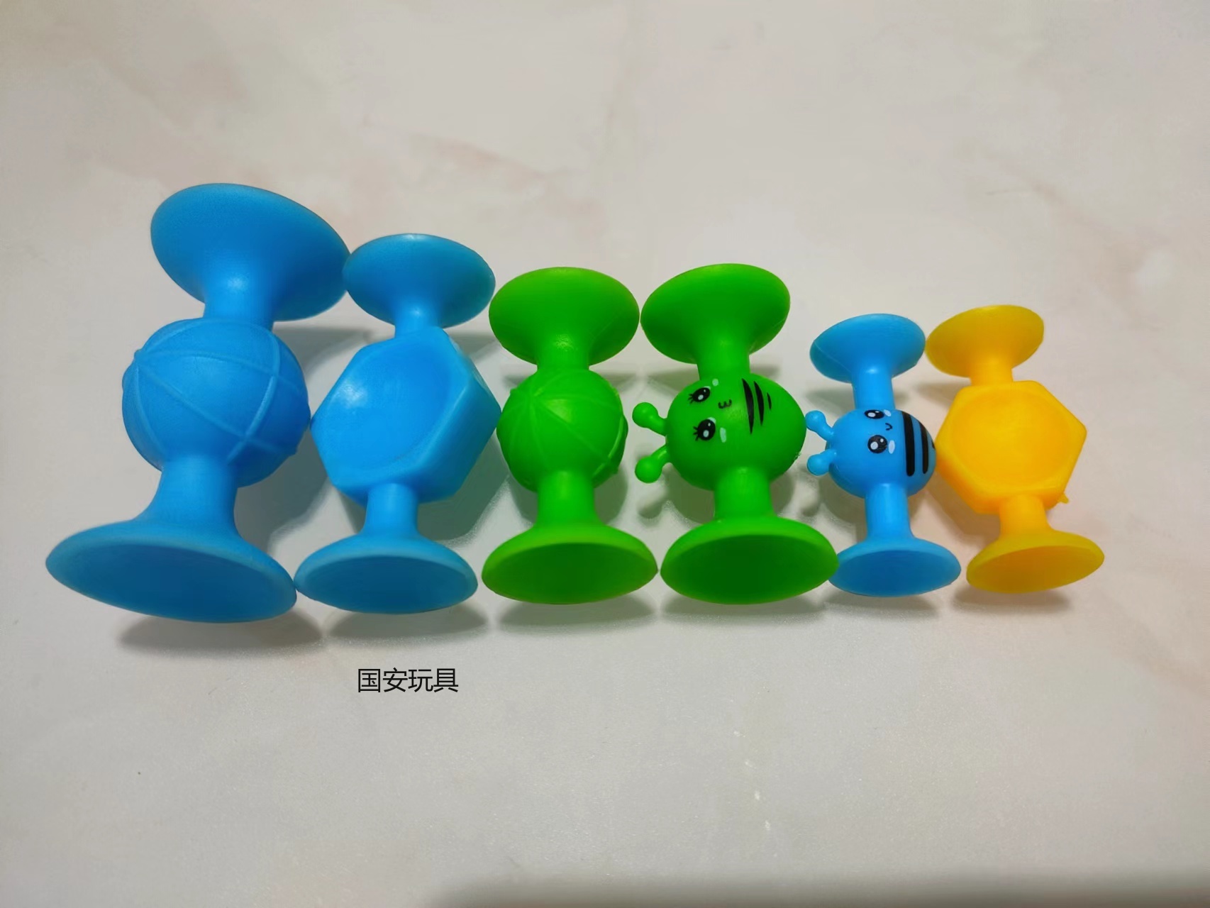 The new "Sucking Bee" toy from Guo 'an Toys is a favorite among children. There are many styles available and they will be dispatched randomly details Picture