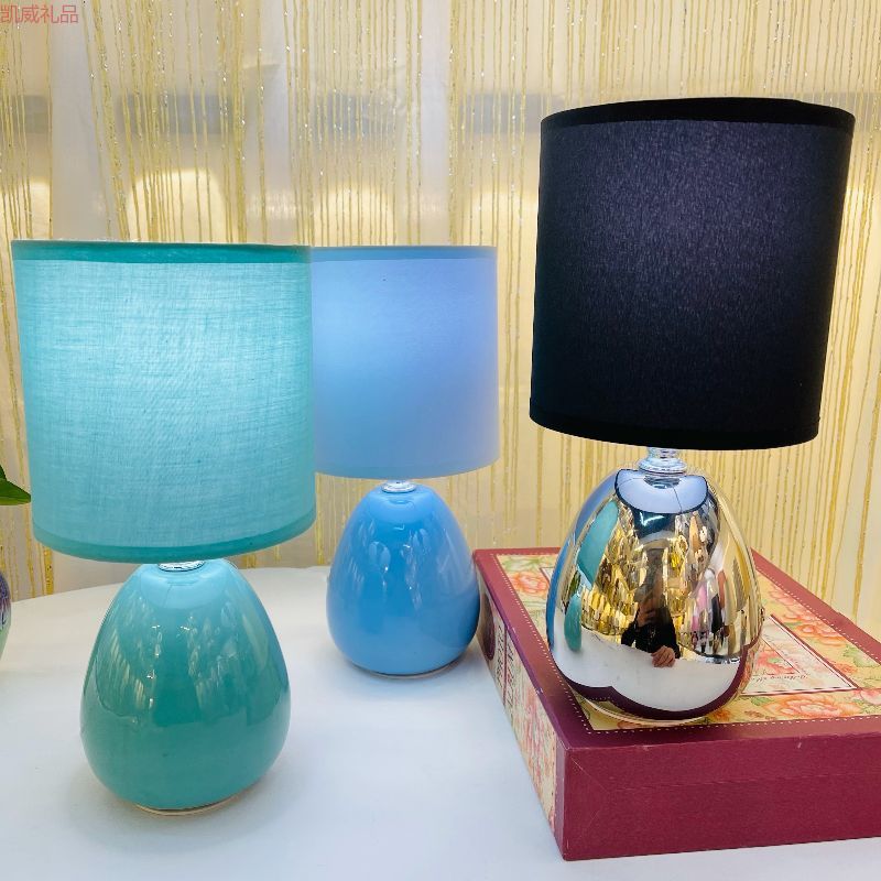 Modern Simple Fashion Table Lamp American Light Luxury Nordic Bedroom Crafts Table Lamp Home Warm Creative Light Kw19032 Gift