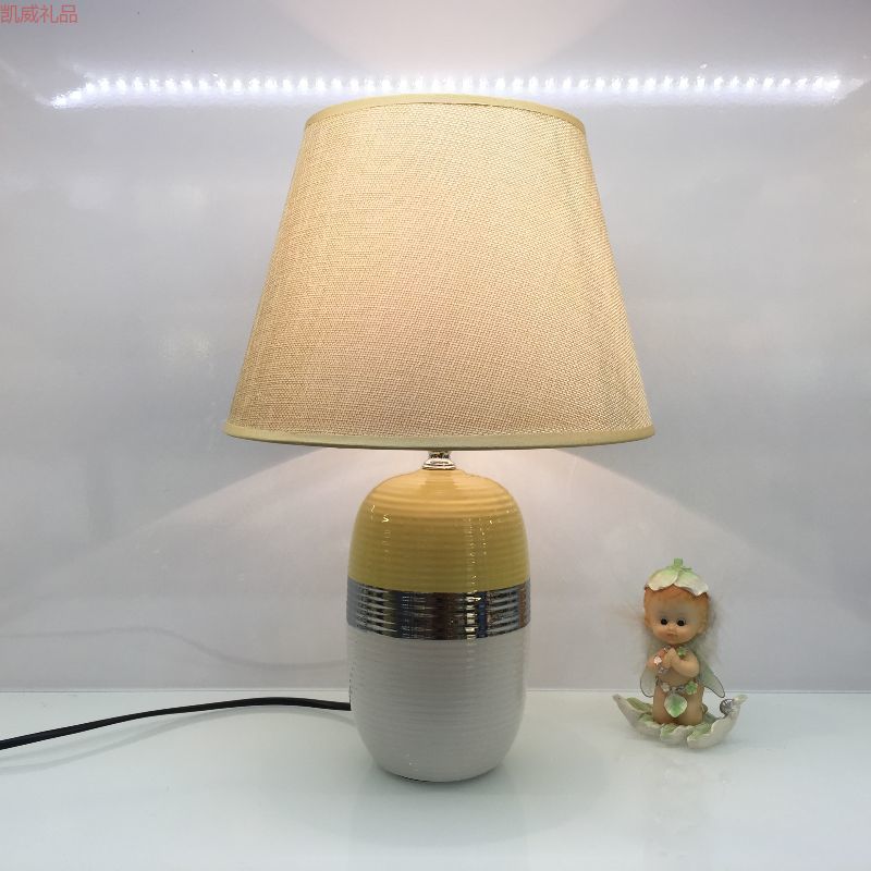Ceramic Craft Modern Simple Fashion Table Lamp American Light Luxury Nordic Bedroom Home Warm Table Lamp Crafts Ceramic Table Lamp Kaiwei Gift Kw01596 Application Scenario