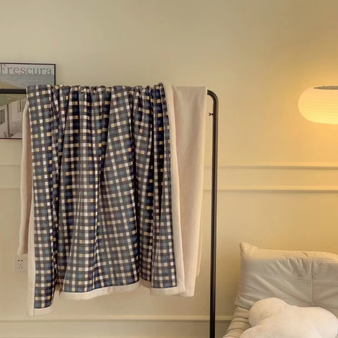 The 2023 new product, snow cotton velvet blanket, thickened composite anti-static cloud blanket, single-layer AB version, all-season multi-purpose craft blanket pic 2