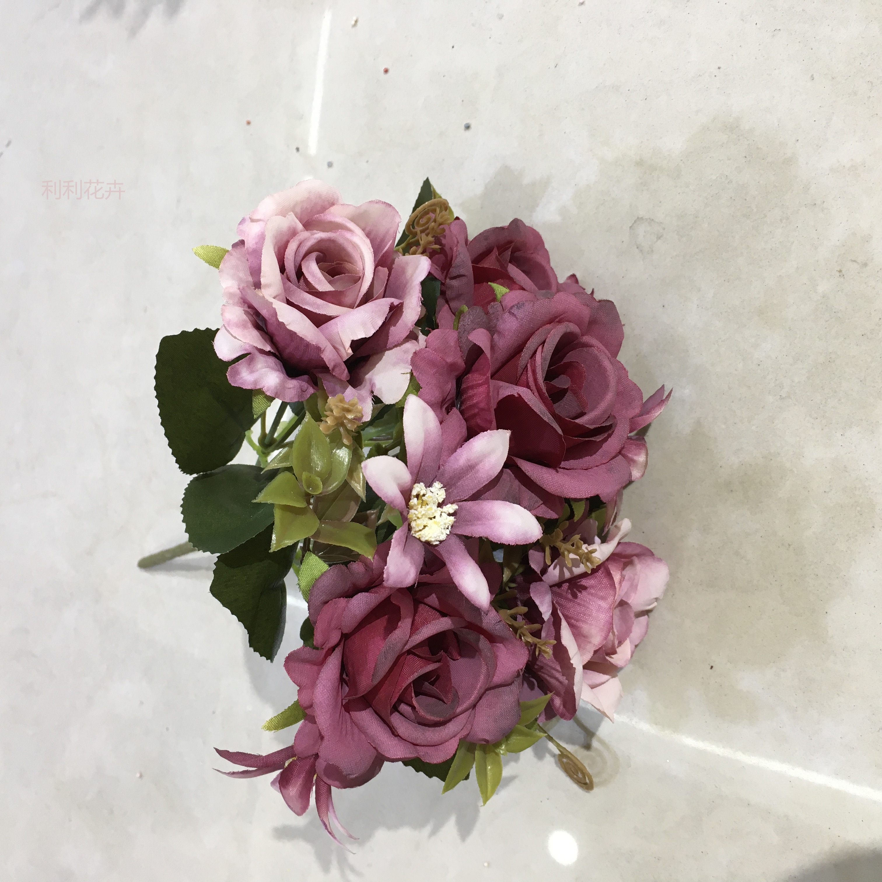 Lili artificial flower wholesale, living room ornaments, venue decoration artificial flower 5-pronged Empress rose Specification image