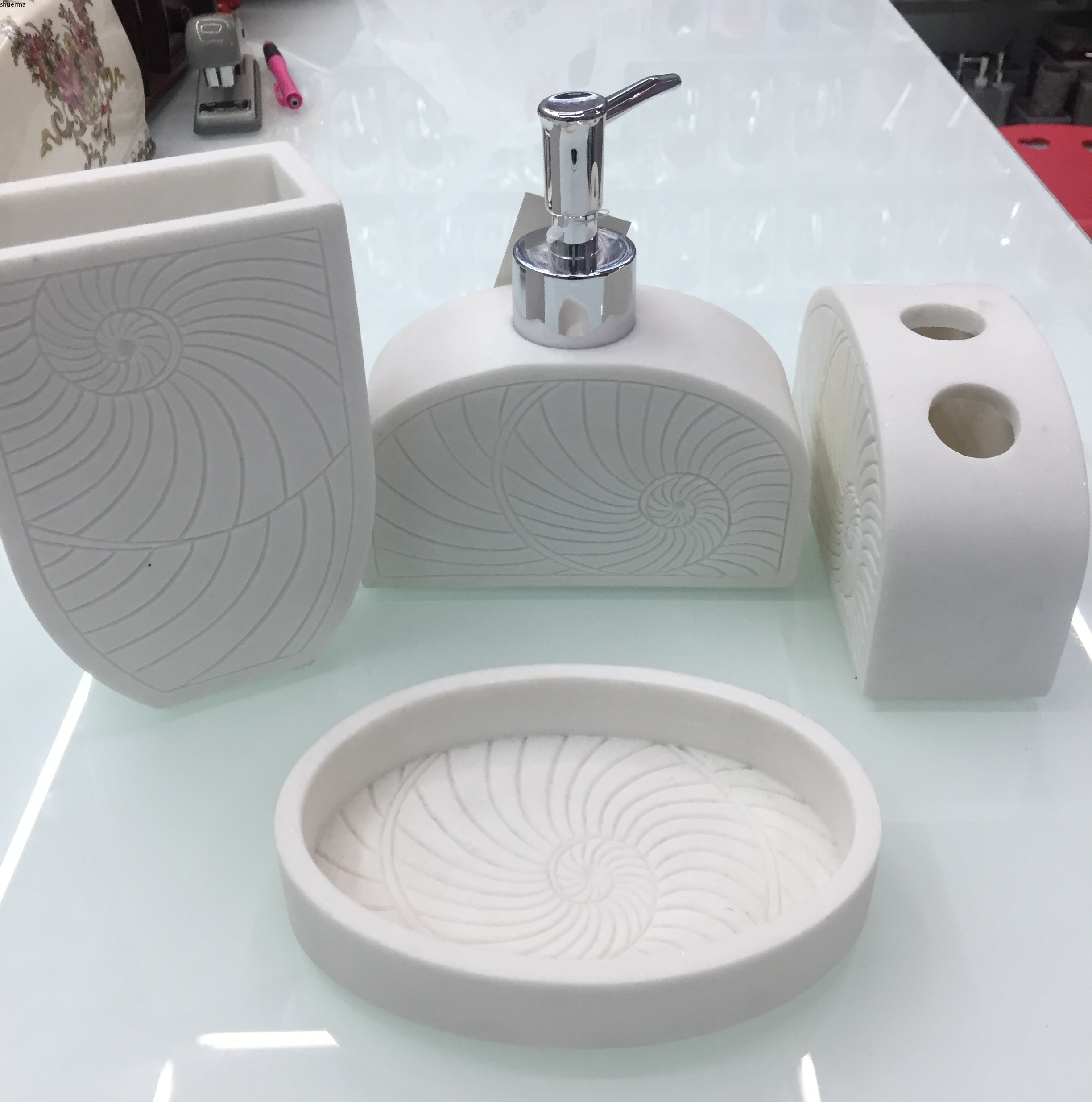 卫浴四件套砂石白色卫浴四件套砂石白色卫浴四件套砂石白色