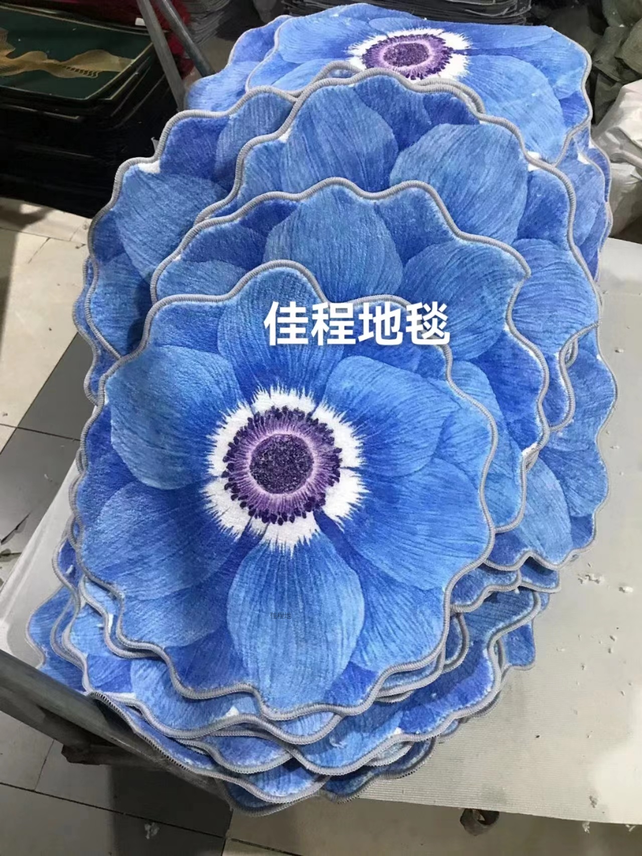 New flower-shaped floor mat, faux cashmere printed floor mat, large flower carpet, bedside mat, living room carpet, anti-slip mat, anti-slip dot plastic base pattern, style, fabric comfortable and soft, 100*100cm Specification drawing