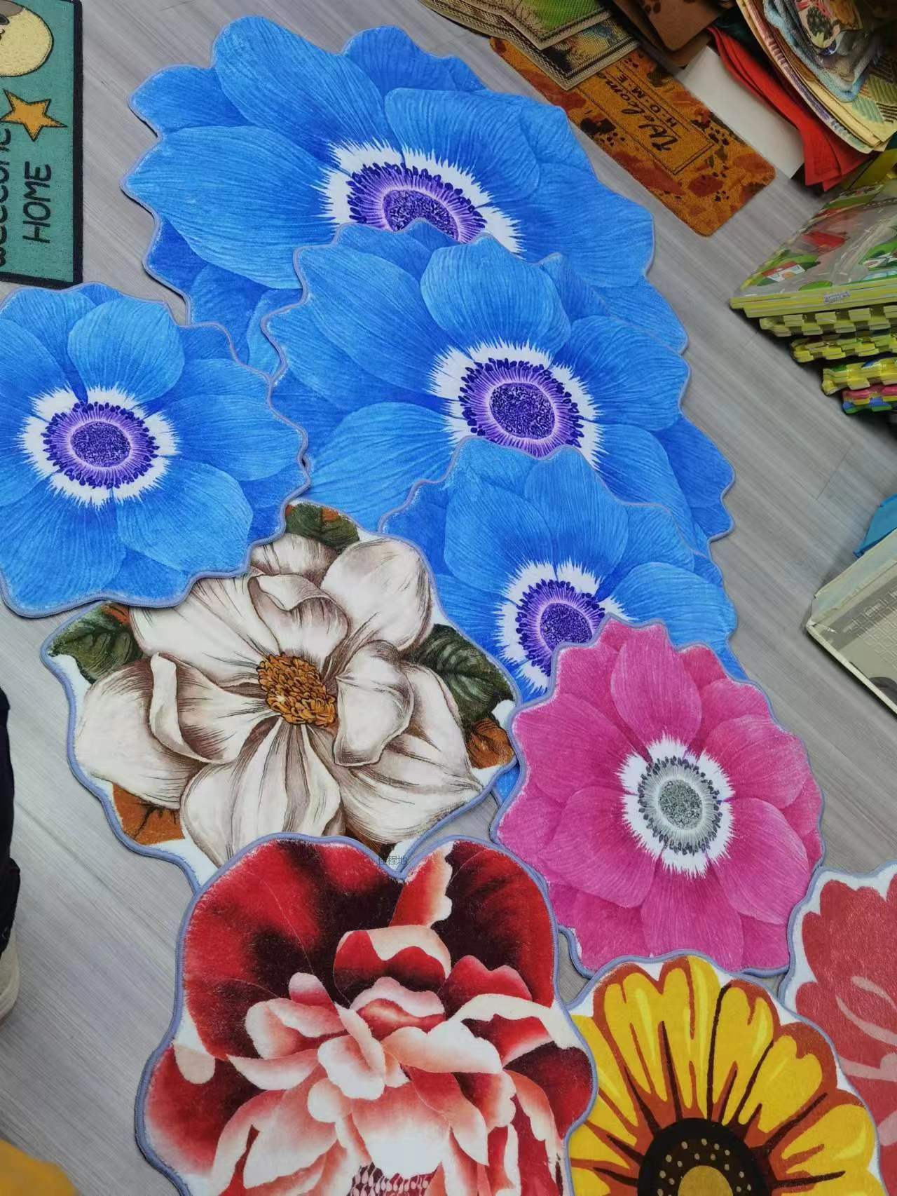 New flower-shaped floor mat, faux cashmere printed floor mat, large flower carpet, bedside mat, living room carpet, anti-slip mat, anti-slip dot plastic base pattern, style, fabric comfortable and soft, 100*100cm full figure