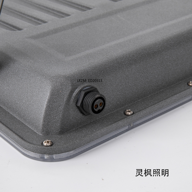 LED太阳能星辰款式投光灯跨境新款户外太阳能庭院灯遥控太阳能投光灯家用新农村太阳能灯 新农村道路灯家用照明户外灯厂家直销详情4