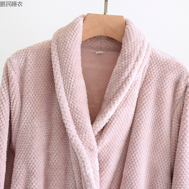 Factory Direct Sales Pineapple Check Pajamas Women Winter With Fleece Thickened Bathrobe 2023 New Spring And Autumn Flannel Thermal Robe Application Scenario