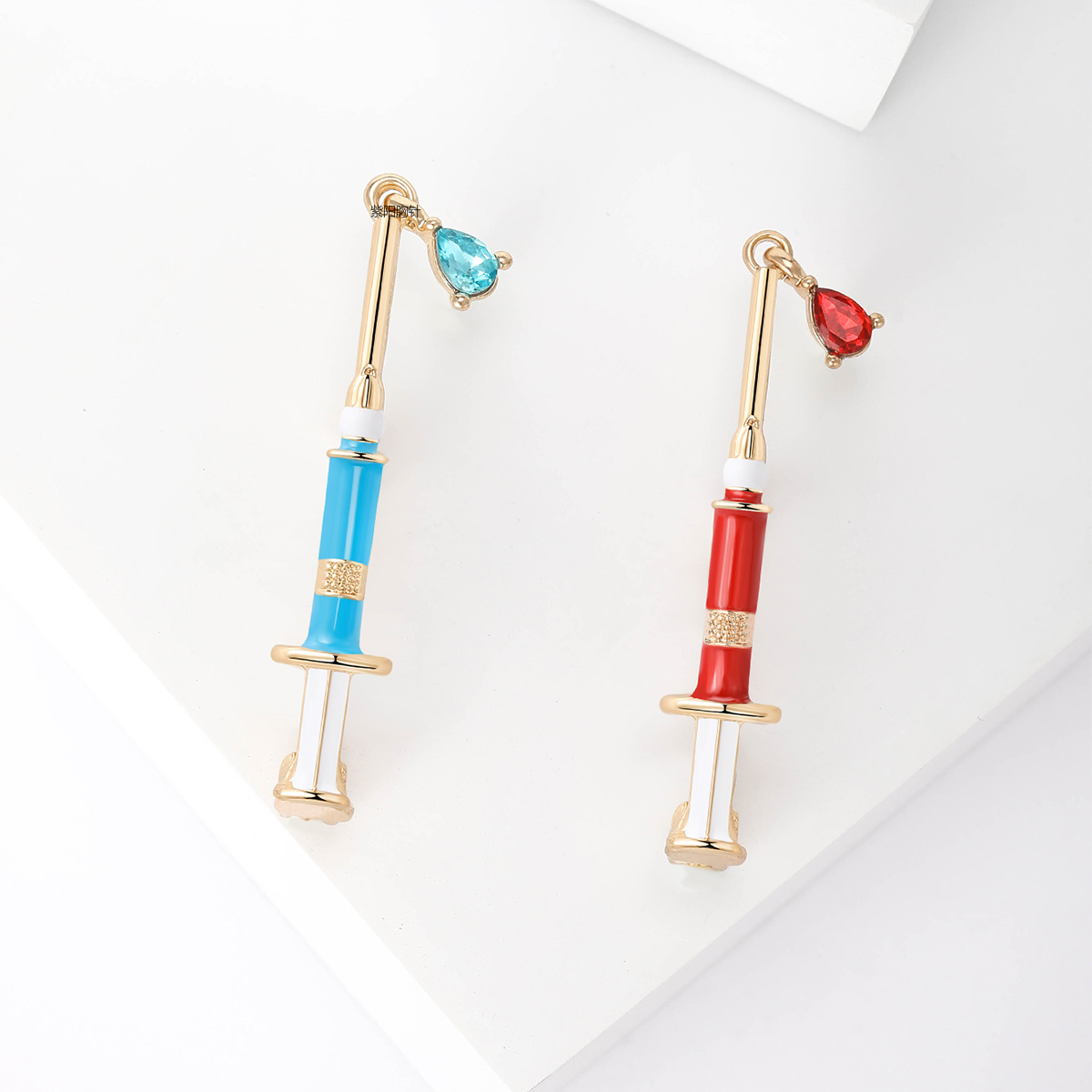 紫阳饰品 2023新款外贸胸针注射器饰品创意包包医学热销徽章器材配饰衣领欧美针筒 厂家直销详情3