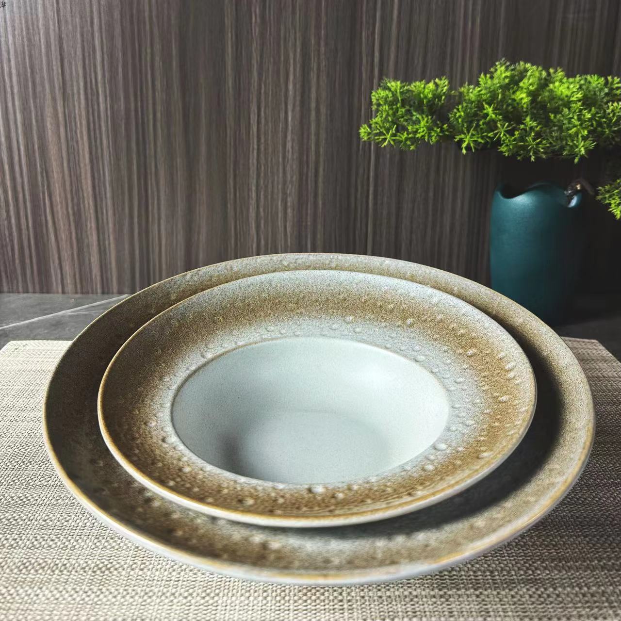 Creative matte ceramic wood-fired hammered wide-edge beveled rim meteor bowl, Italian bowl and plate, multi-purpose plate, colored glaze, hotel and restaurant pic 5