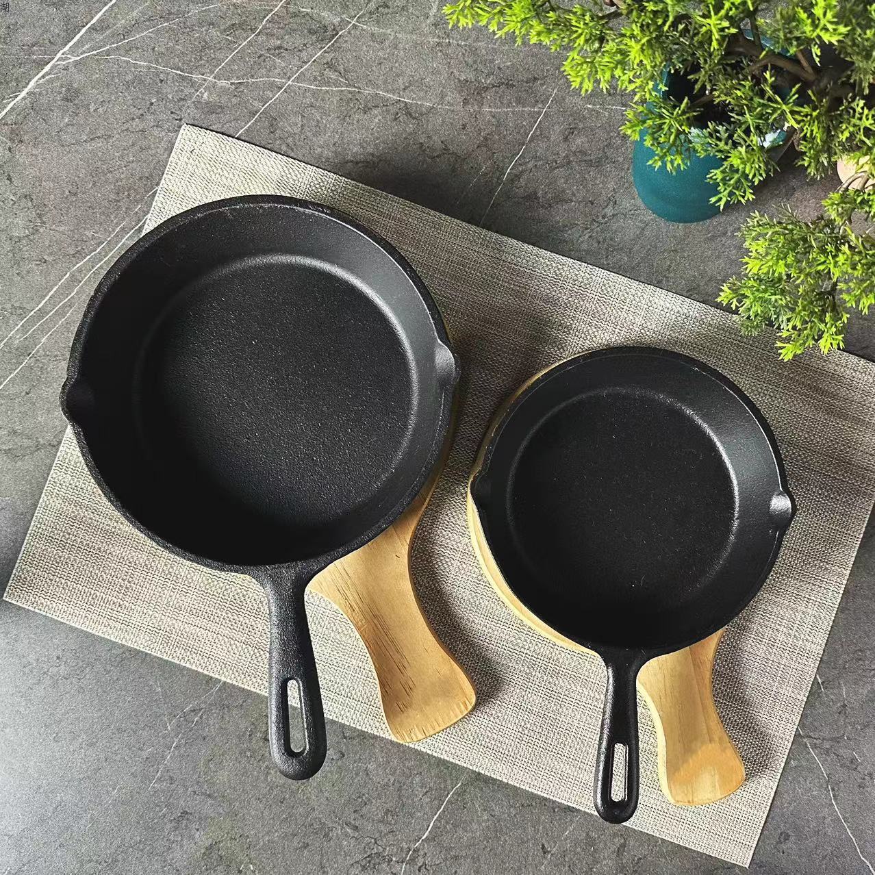 16cm 20cm hierro fundido con asa parrilla de carne chapa de hierro con color de madera original juego de base de madera para hotel restaurante occidental pic 1