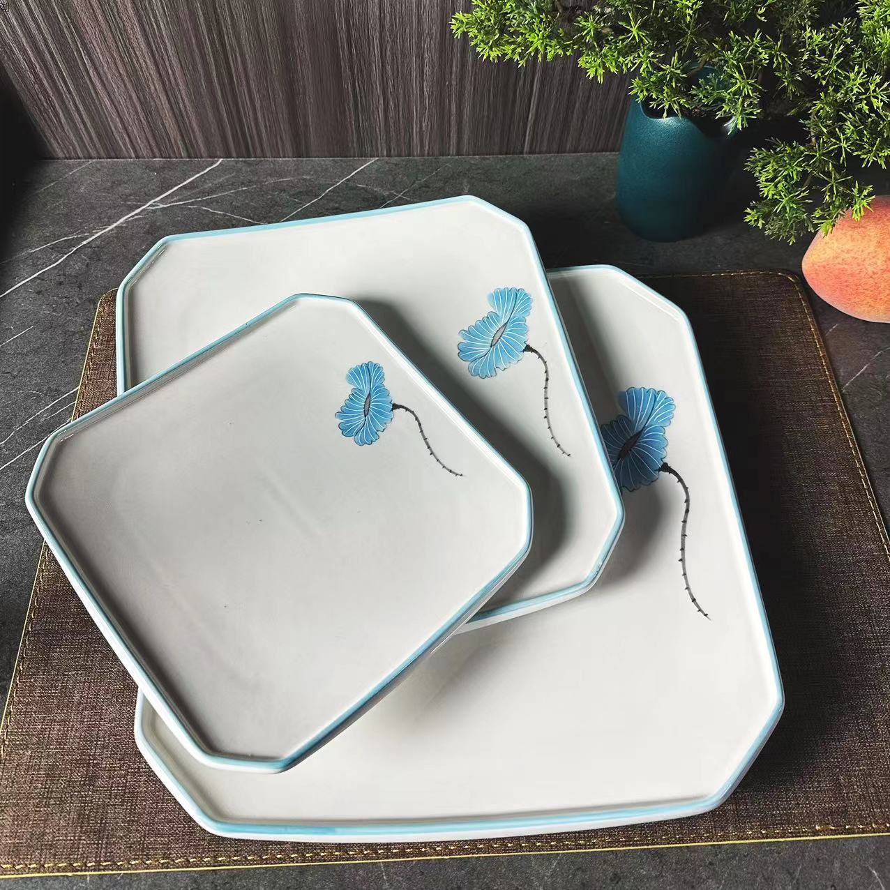 The Blue Lotus series of high-end ceramic octagonal square plates, 8-inch, 10-inch and 12-inch thickened and durable, are specially designed for home use in hotels and clubs pic 3