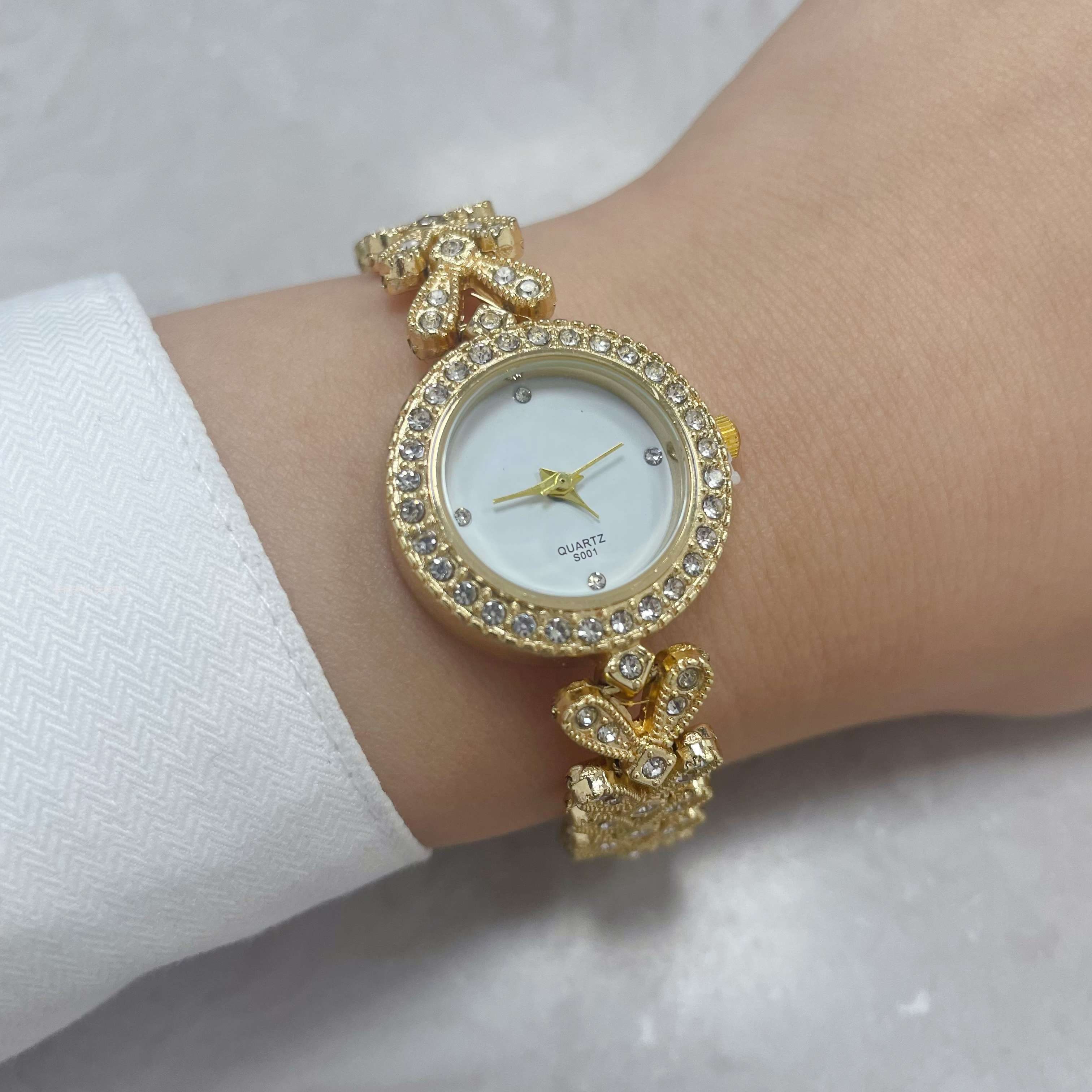 The latest classic and compact women's bracelet watch of 2023, a bestseller on Douyin and a fashionable student women's watch Application Scenario
