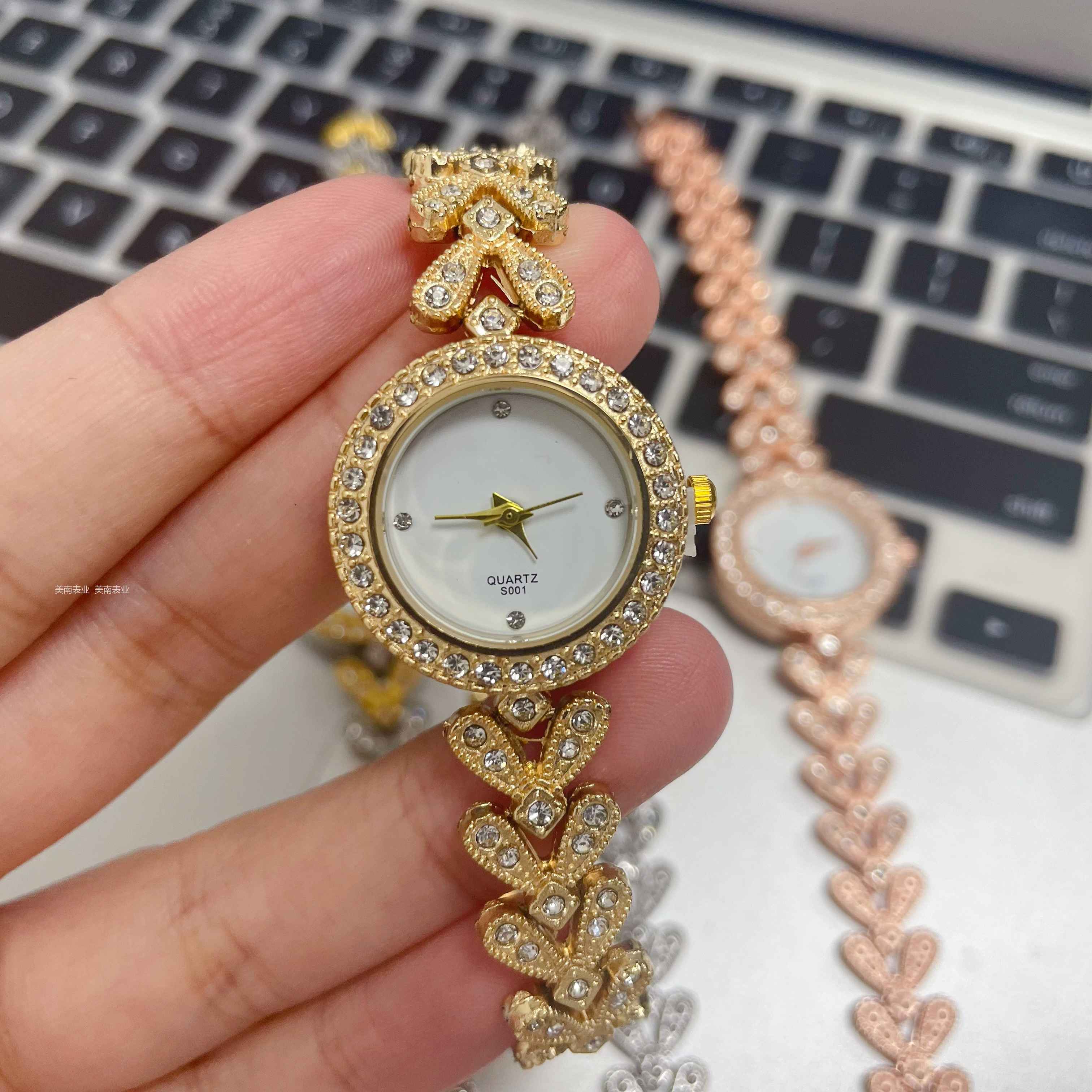The latest classic and compact women's bracelet watch of 2023, a bestseller on Douyin and a fashionable student women's watch