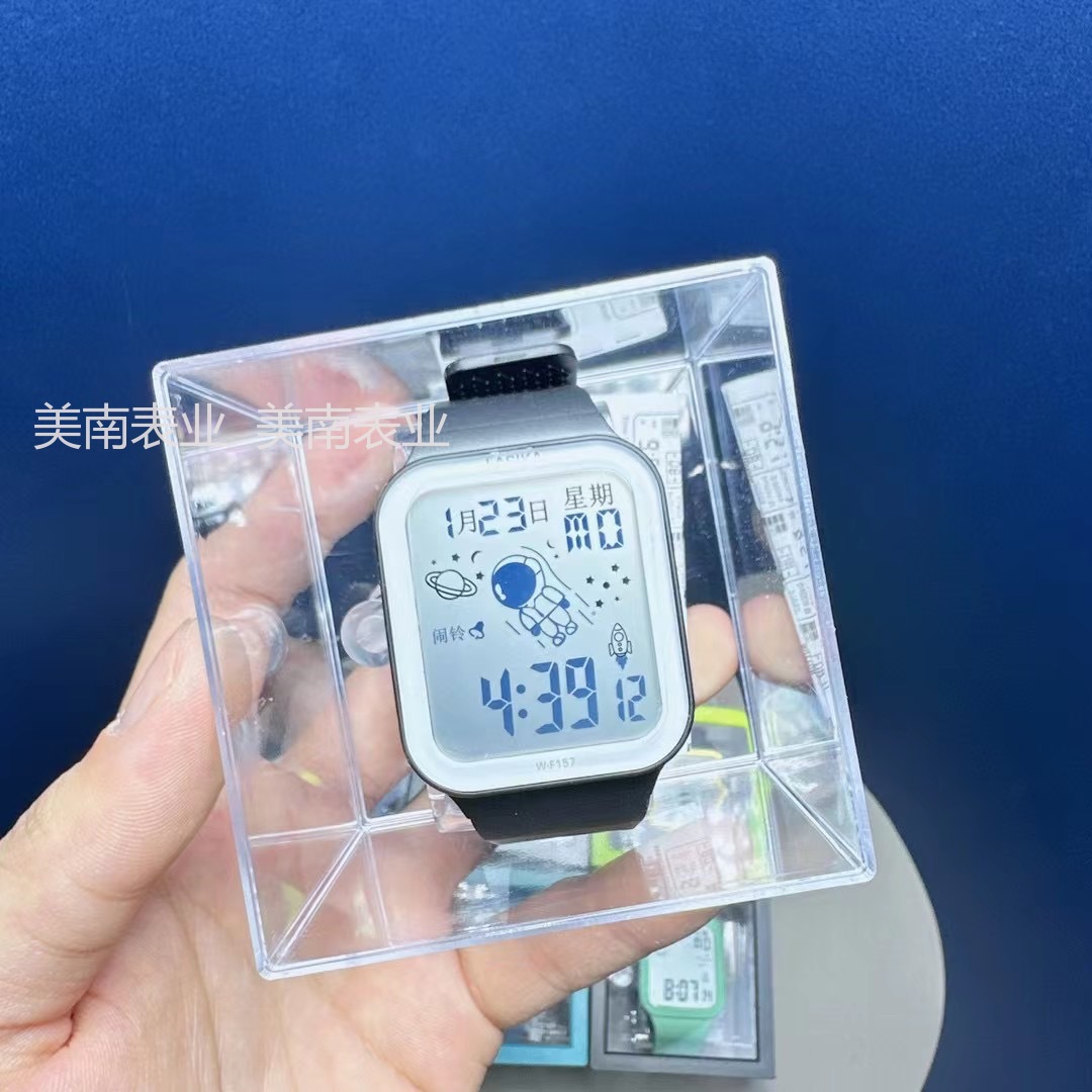 The new large-screen LED astronaut sports electronic watch and outdoor sports student watch are selling well at the beginning of the school year pic 3