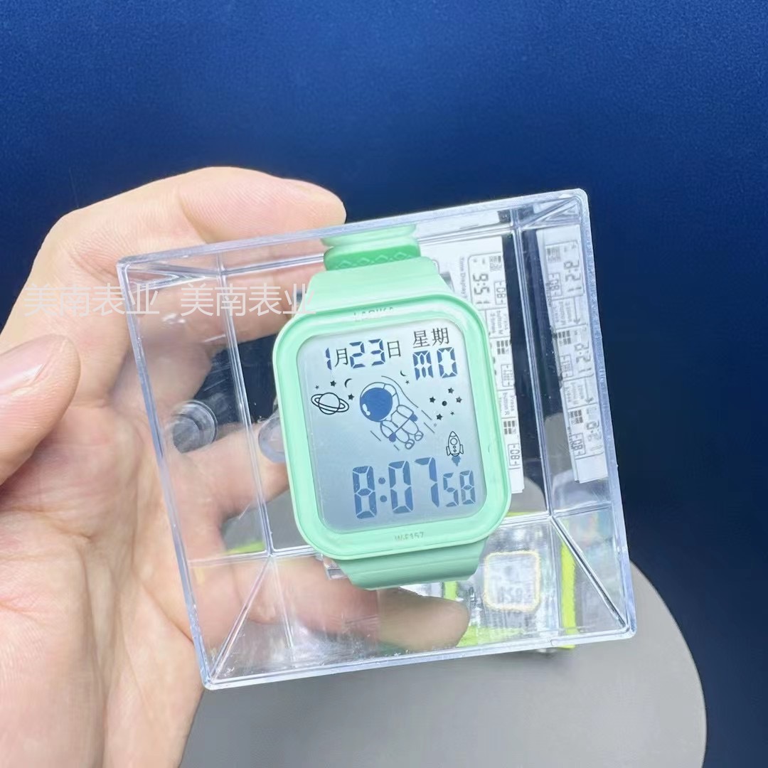 The new large-screen LED astronaut sports electronic watch and outdoor sports student watch are selling well at the beginning of the school year Specification image