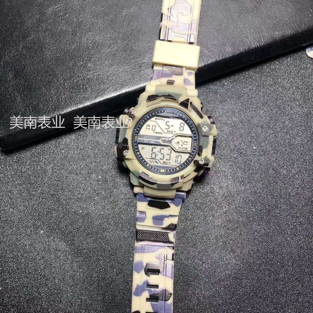 The latest sports electronic watch with a fashionable large dial and camouflage for men's outdoor multi-functional watches is selling well at the beginning of the school year Item Picture