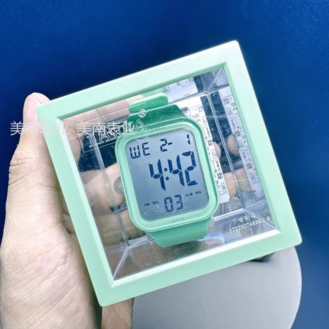 The new large-screen LED candy-colored square sports electronic watch and outdoor sports student watch are selling well at the beginning of the school term Specification image