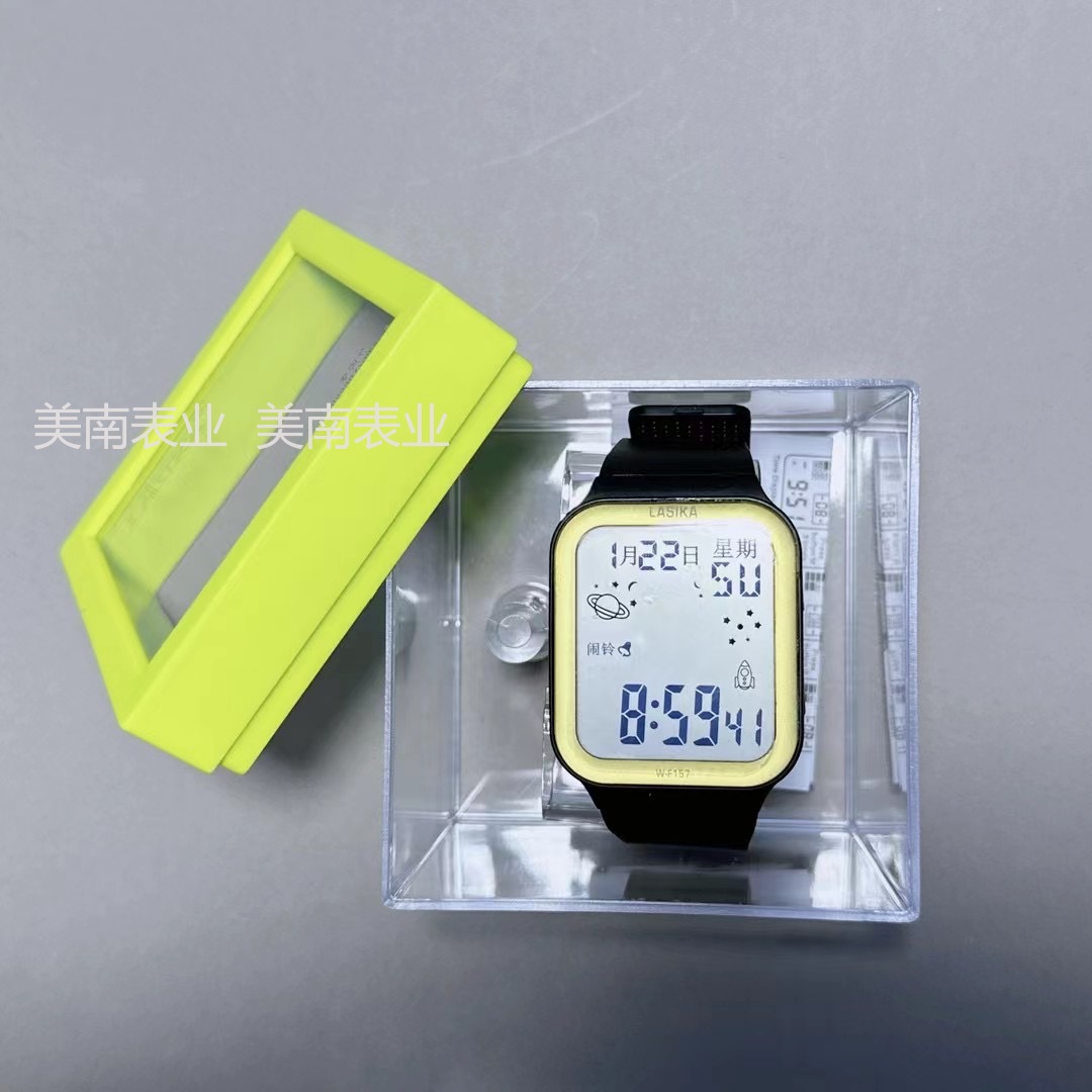 The new large-screen LED astronaut sports electronic watch and outdoor sports student watch are selling well at the beginning of the school year
