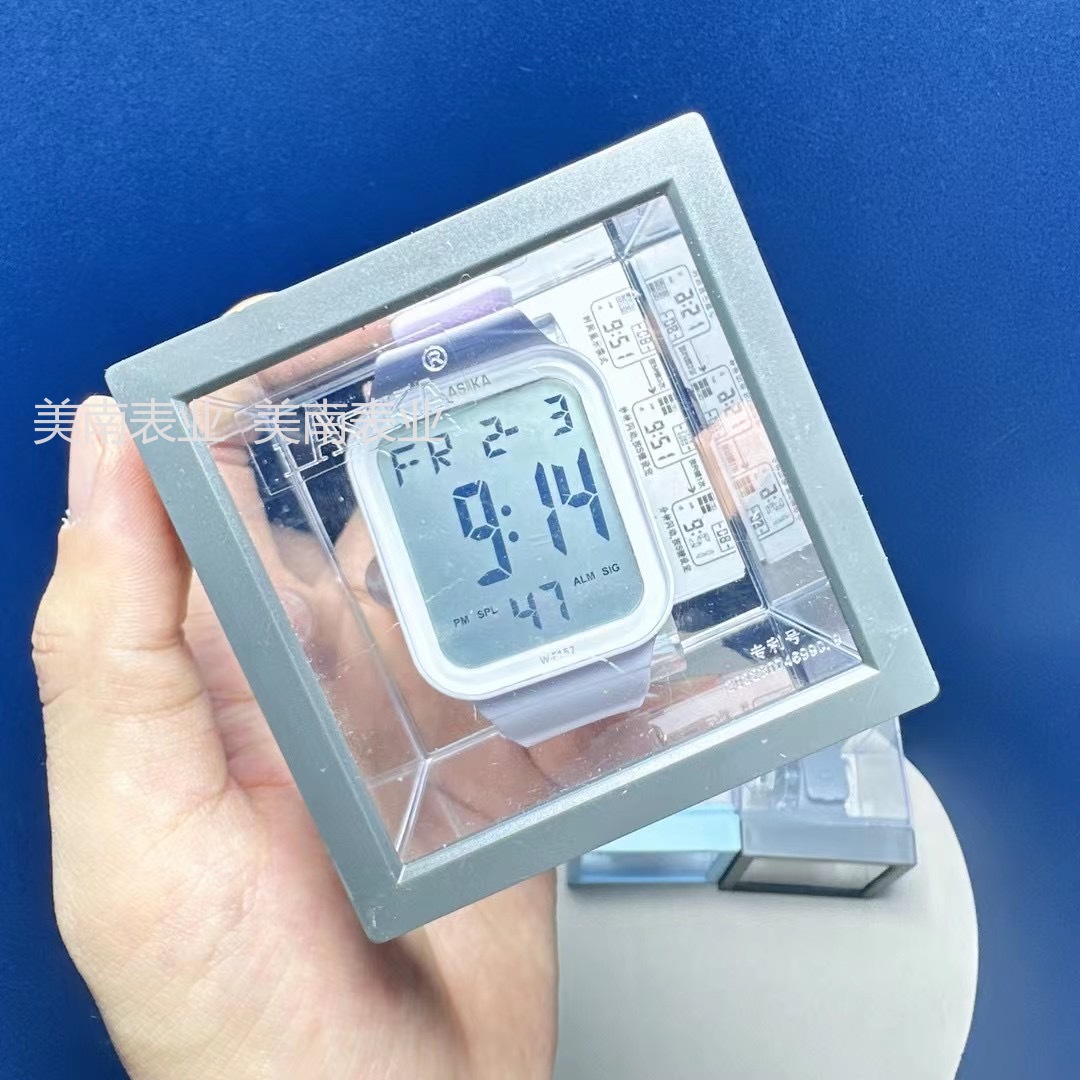 The new large-screen LED candy-colored square sports electronic watch and outdoor sports student watch are selling well at the beginning of the school term Application Scenario