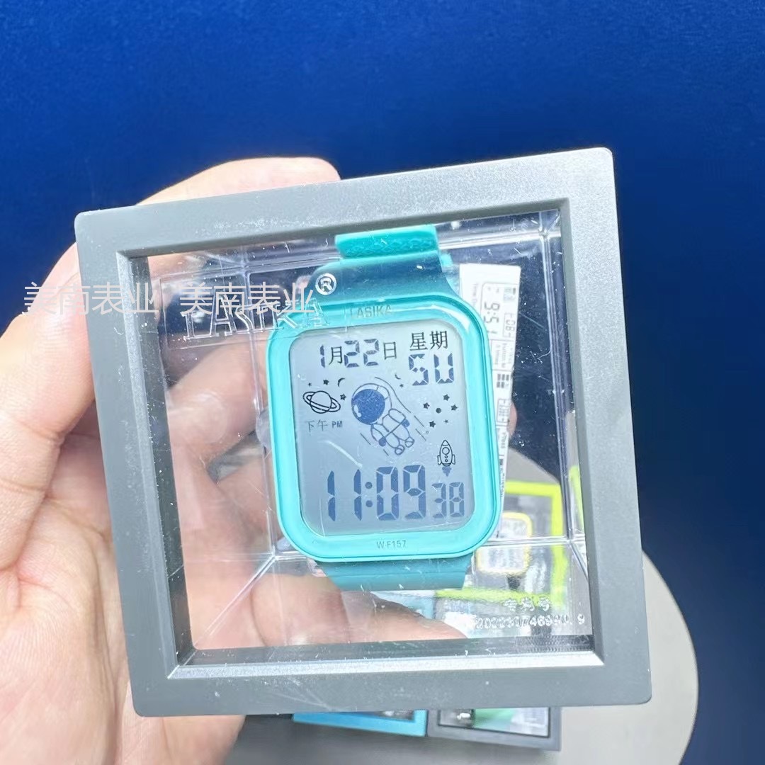 The new large-screen LED astronaut sports electronic watch and outdoor sports student watch are selling well at the beginning of the school year pic 2