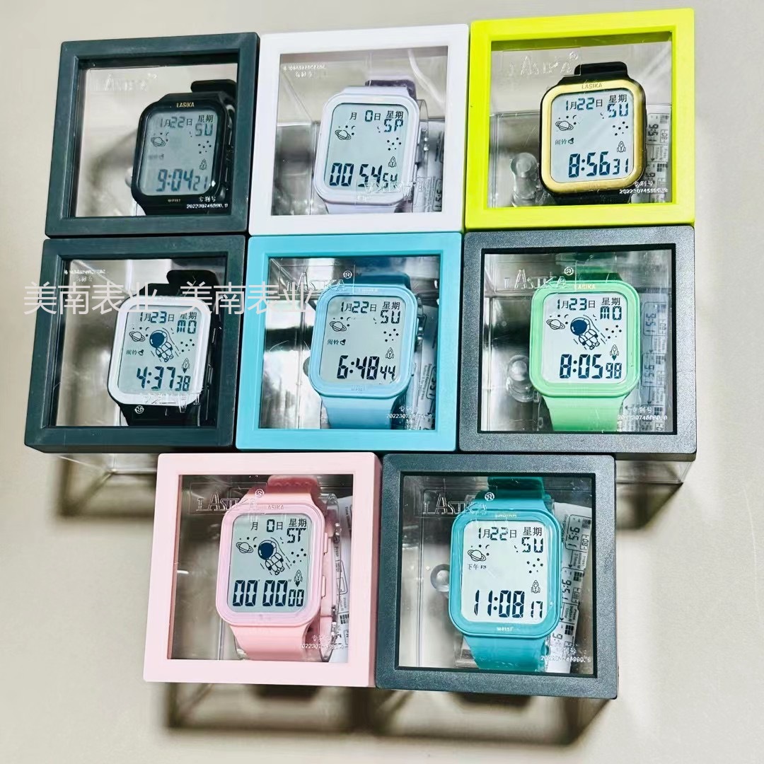 The new large-screen LED astronaut sports electronic watch and outdoor sports student watch are selling well at the beginning of the school year Item Picture