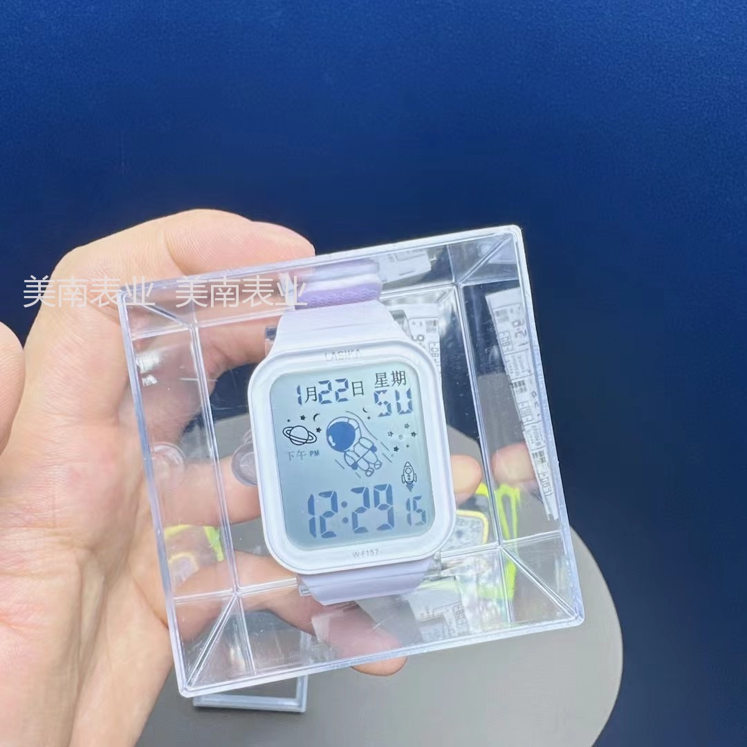 The new large-screen LED astronaut sports electronic watch and outdoor sports student watch are selling well at the beginning of the school year details Picture