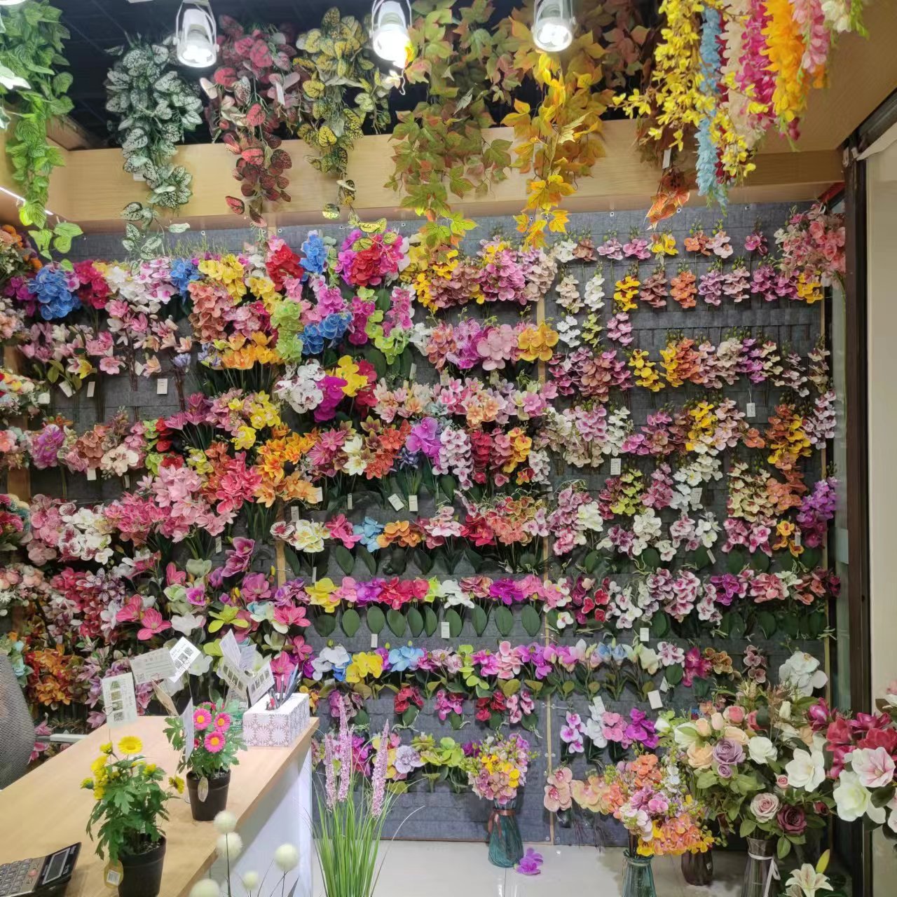 Factory direct sales of 2023 new models of artificial flowers, fake flowers, potted plants, fences, wall hangings, vines Specification image
