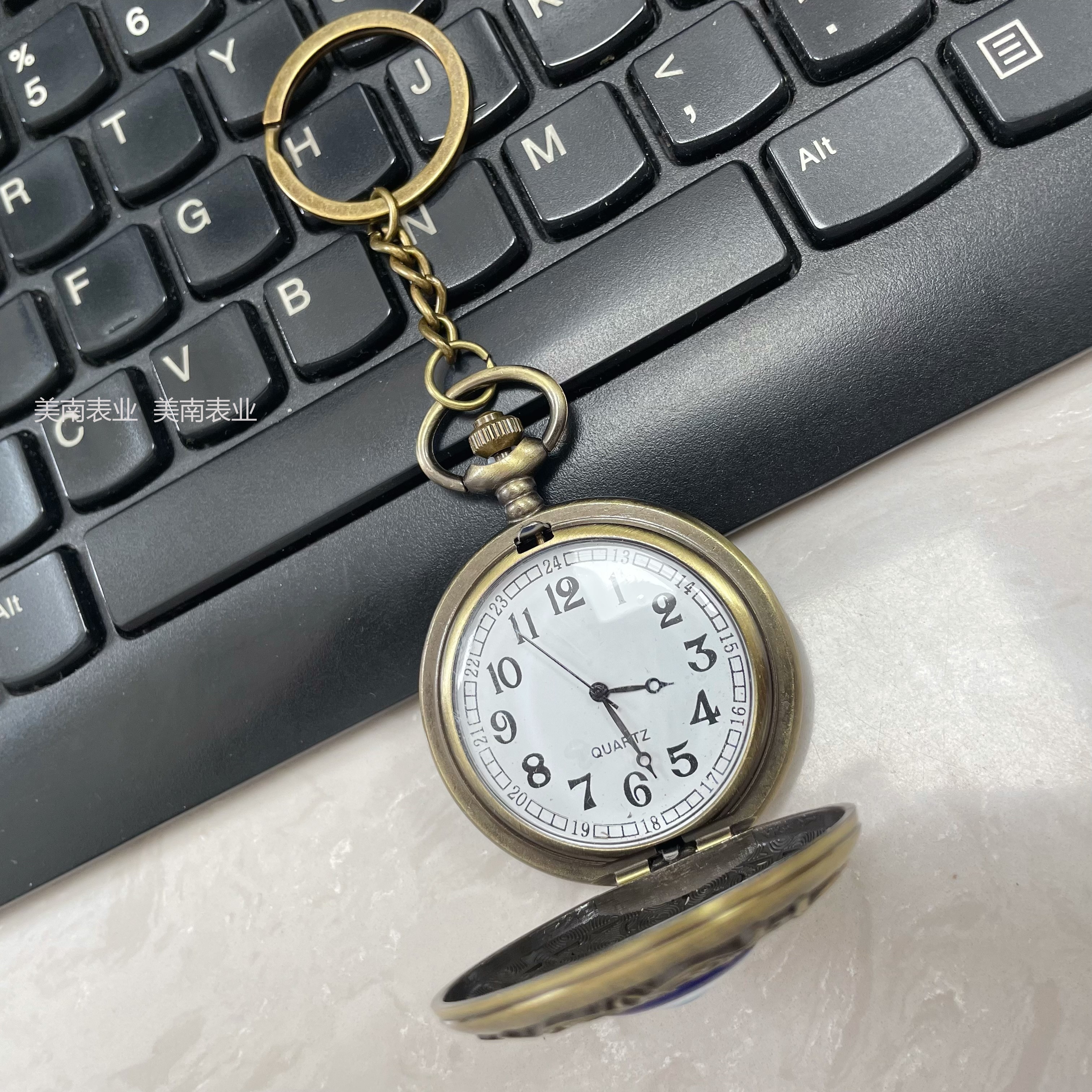 New retro court engraved pocket watch, creative eyes, bronze color nostalgic flip watch, travel commemorative watch Item Picture