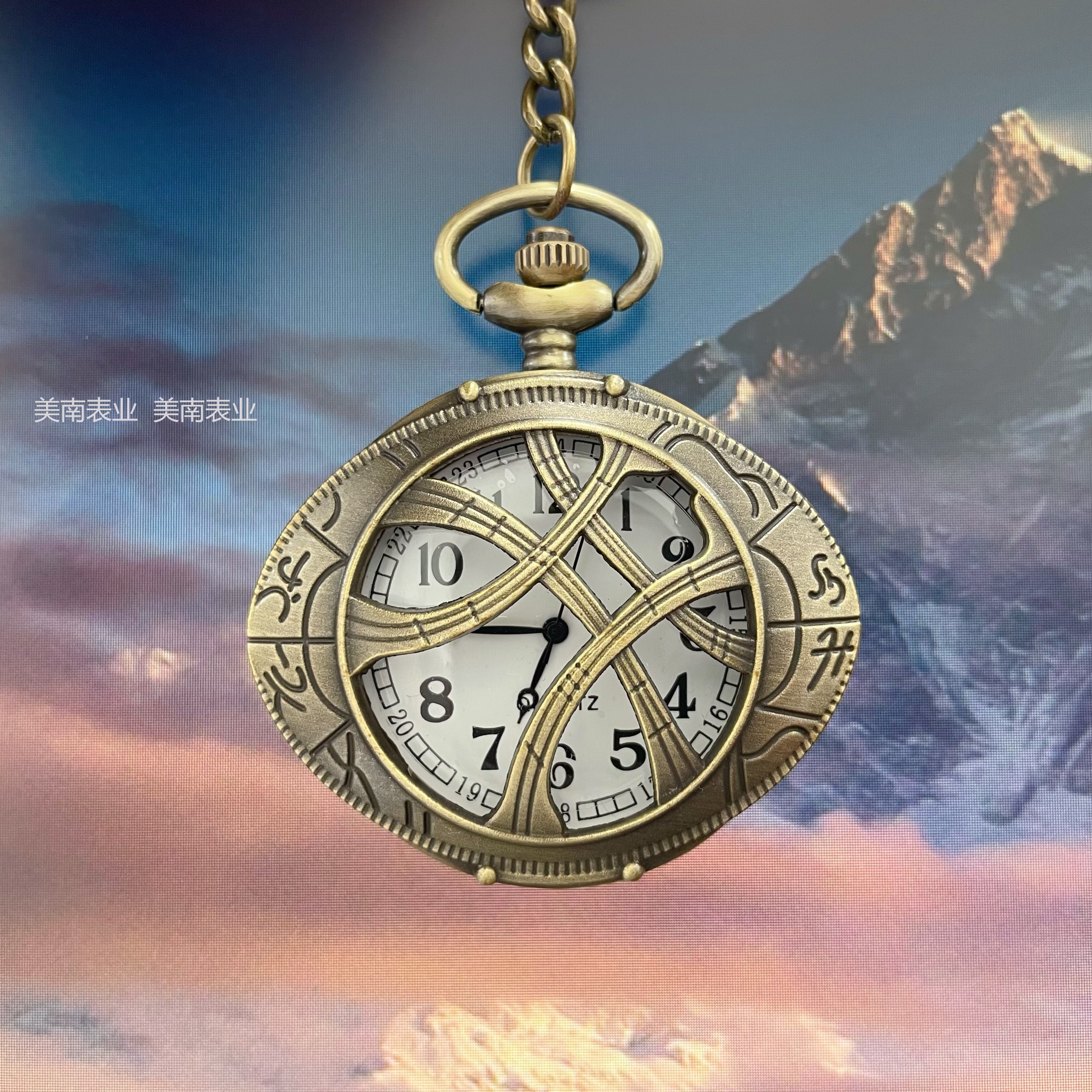 New Angel Magic Eye pocket watch, creative retro flip keychain watch, travel commemorative watch factory direct sales Specification image