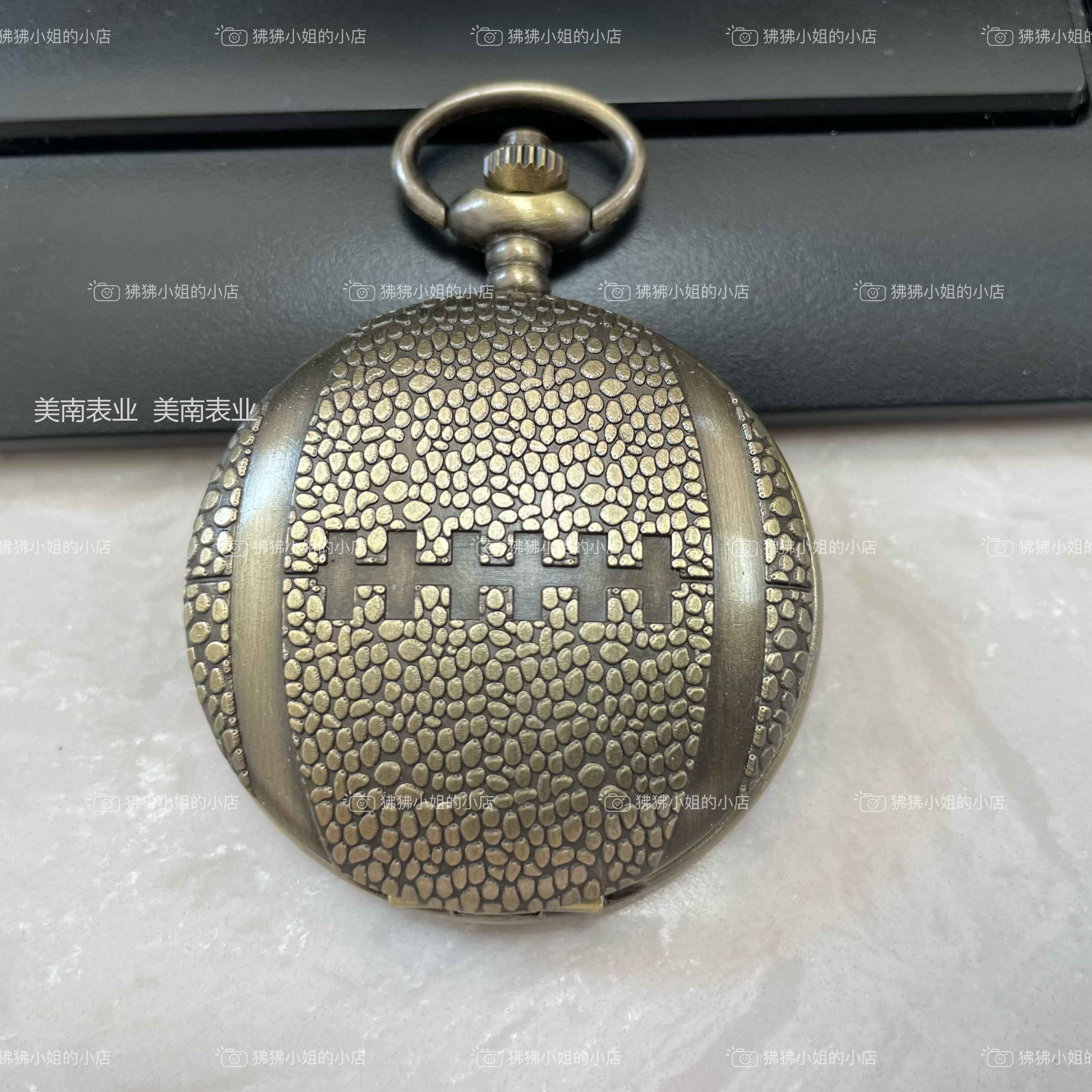 Factory direct sales of creative ball pocket watches, bronze-colored wall watches, travel commemorative watches, and retro flip pocket watches Application Scenario